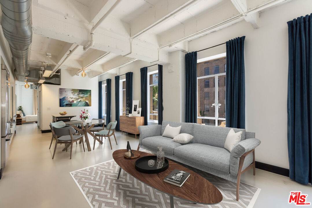 6253 Hollywood Blvd - Photo 1