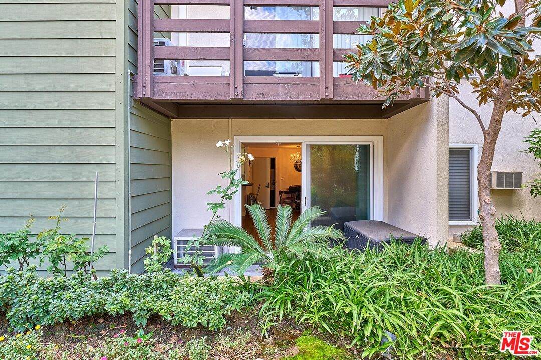 525 Ardmore Ave - Photo 1