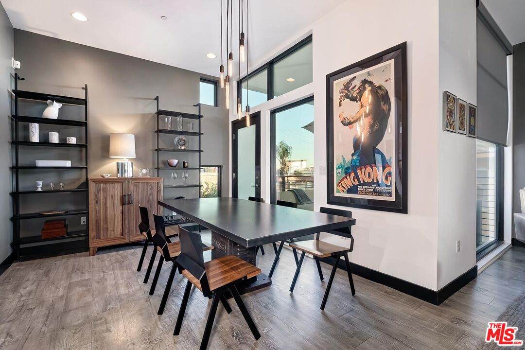 1223 Larrabee St - Photo 1