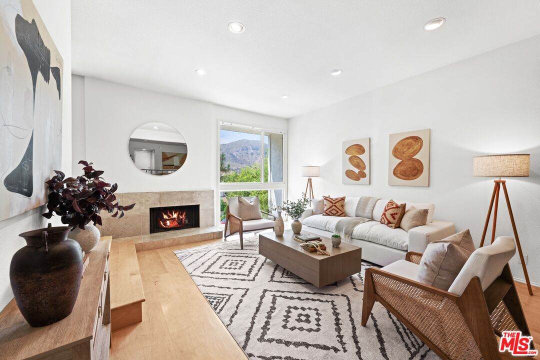 17085 Palisades Cir - Photo 1