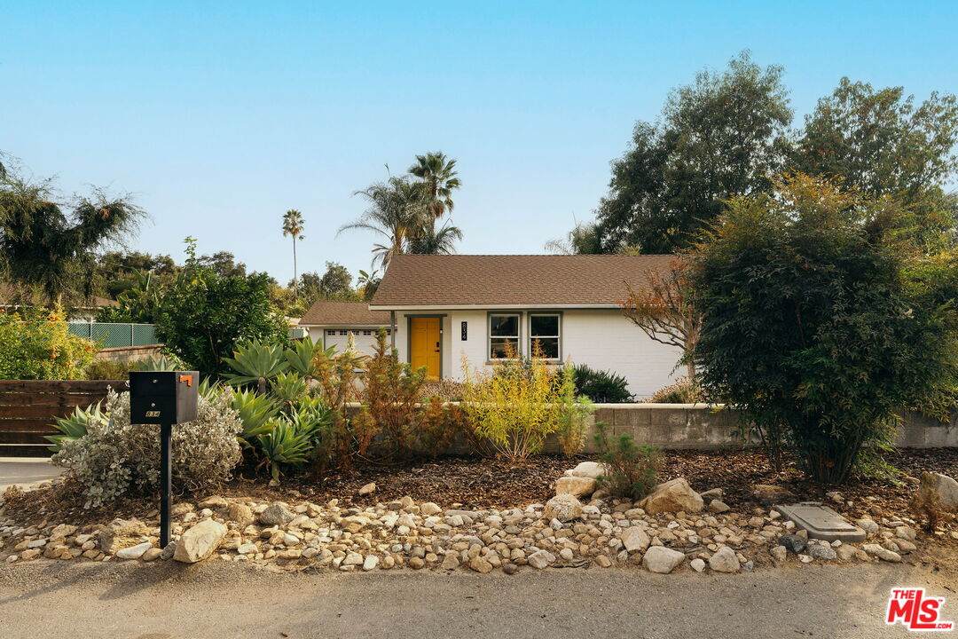 834 Altadena Dr - Photo 1