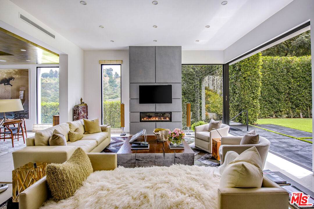 9852 San Cir - Photo 1