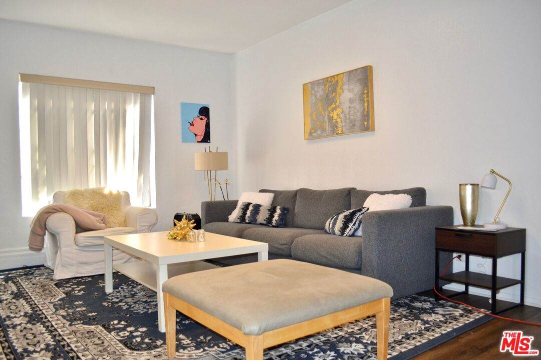 721 32nd St - Photo 1