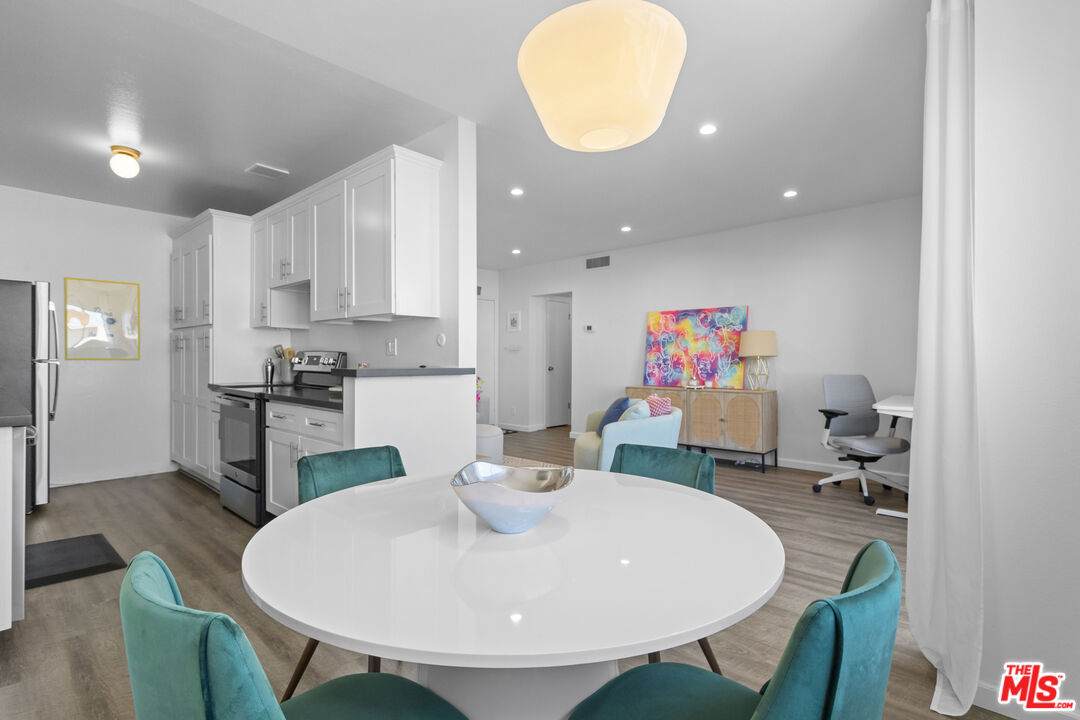 5414 Newcastle Ave - Photo 1