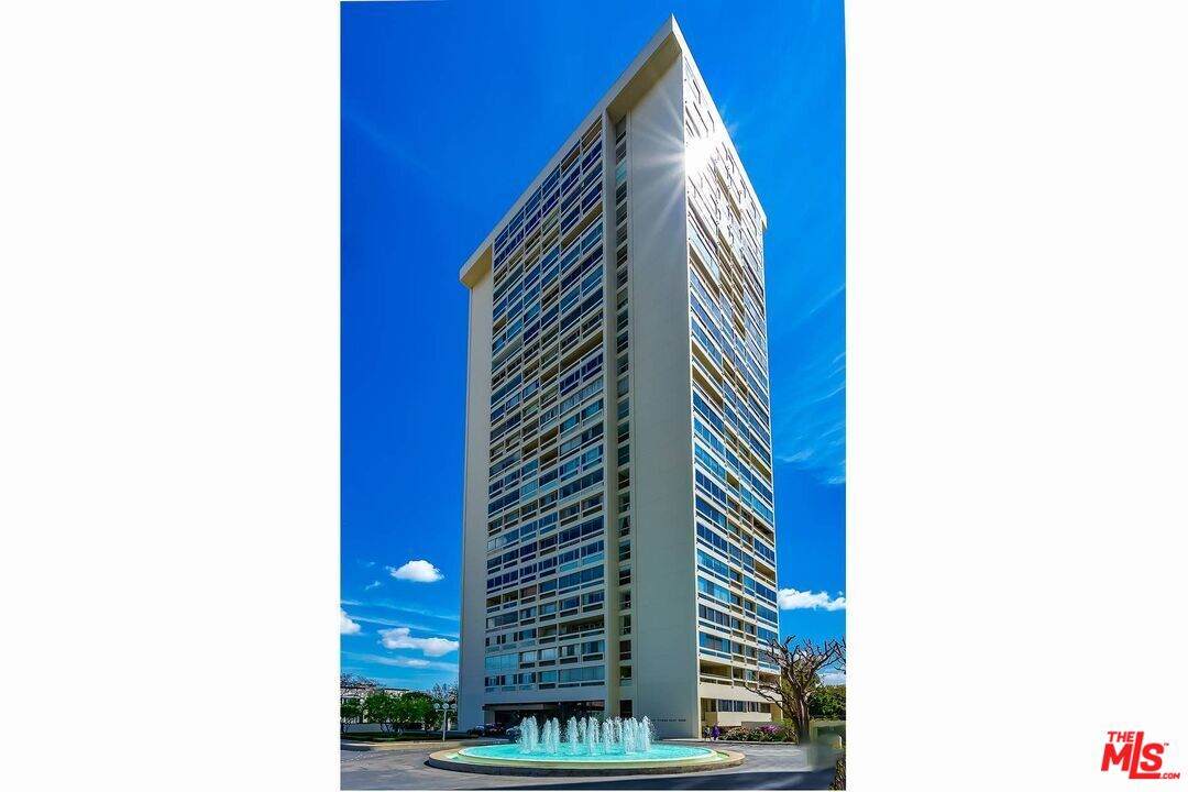 2220 Avenue Of The Stars - Photo 1