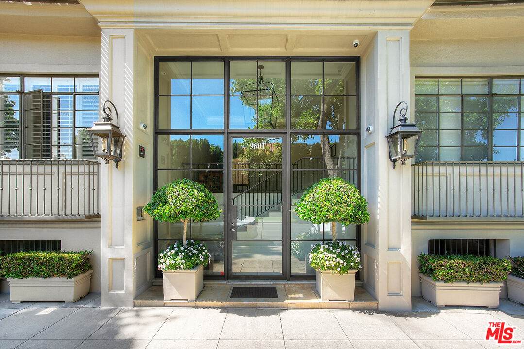 9601 Charleville Blvd - Photo 1