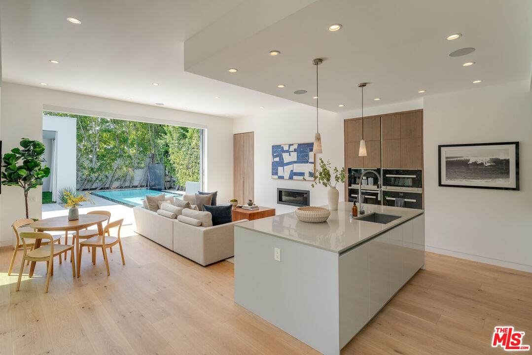 419 Westbourne Dr - Photo 1