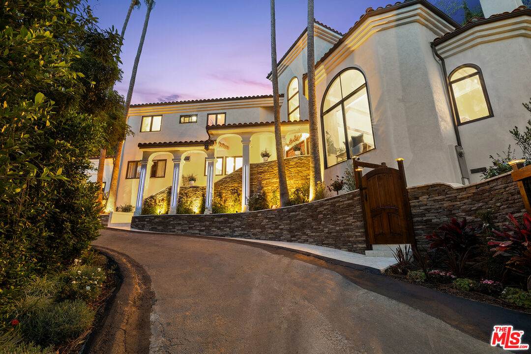 2468 Coldwater Canyon Dr - Photo 1