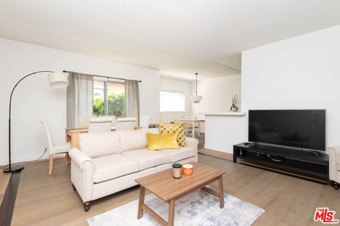 5403 Newcastle Ave - Photo 1