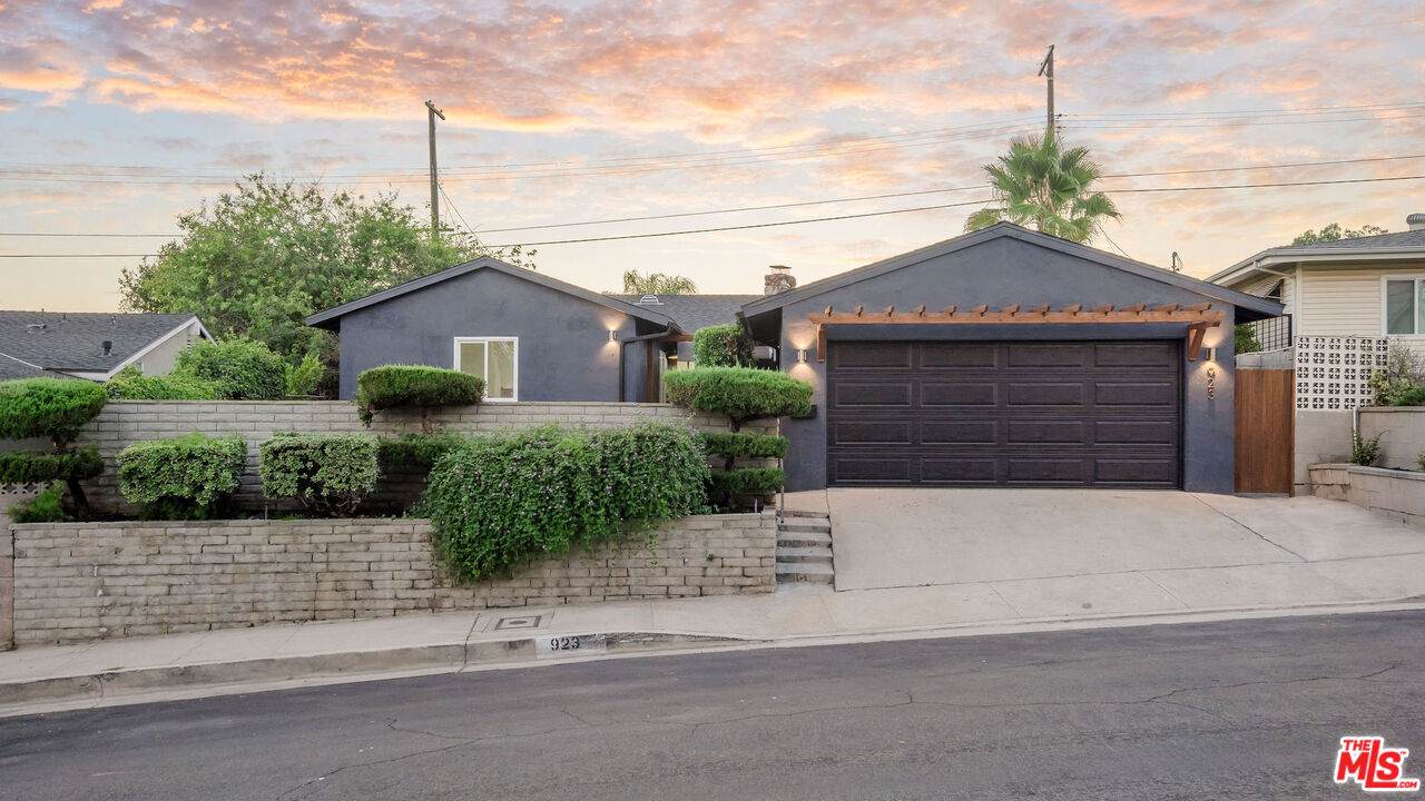 923 Larker Ave - Photo 1