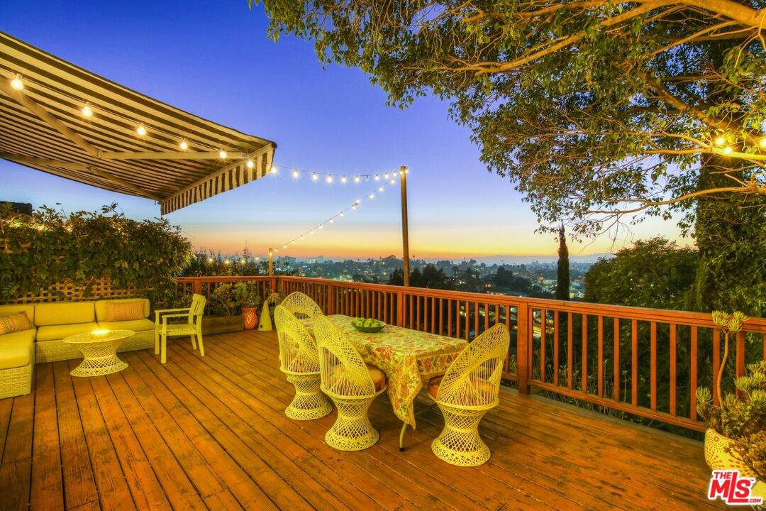 1563 Lucretia Ave - Photo 1