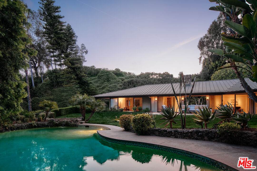 1117 Beverly Dr - Photo 1