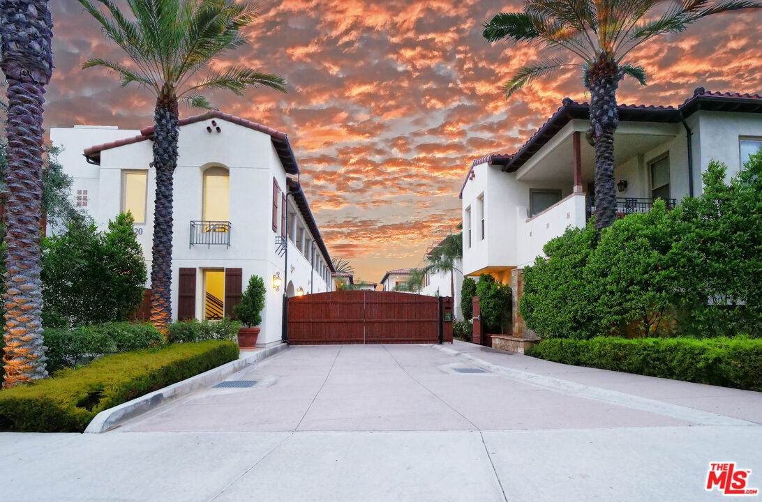 28220 Highridge Rd - Photo 1