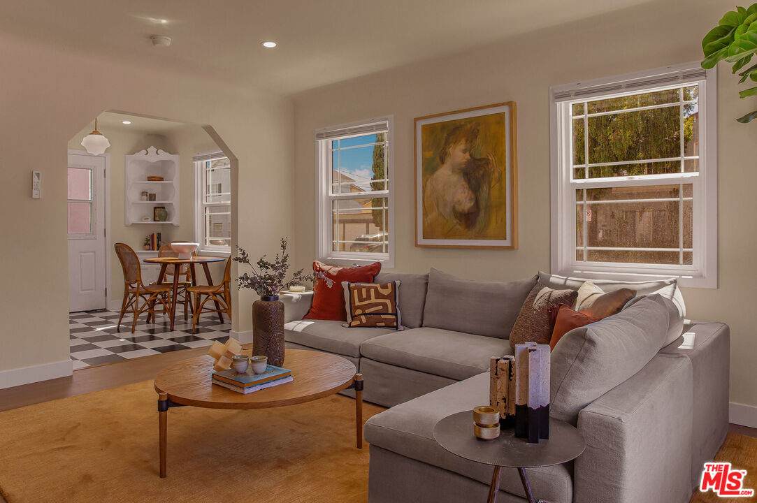 1462 Burnside Ave - Photo 1