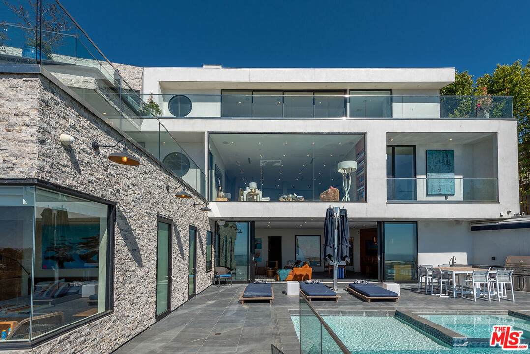 8800 Appian Way - Photo 1