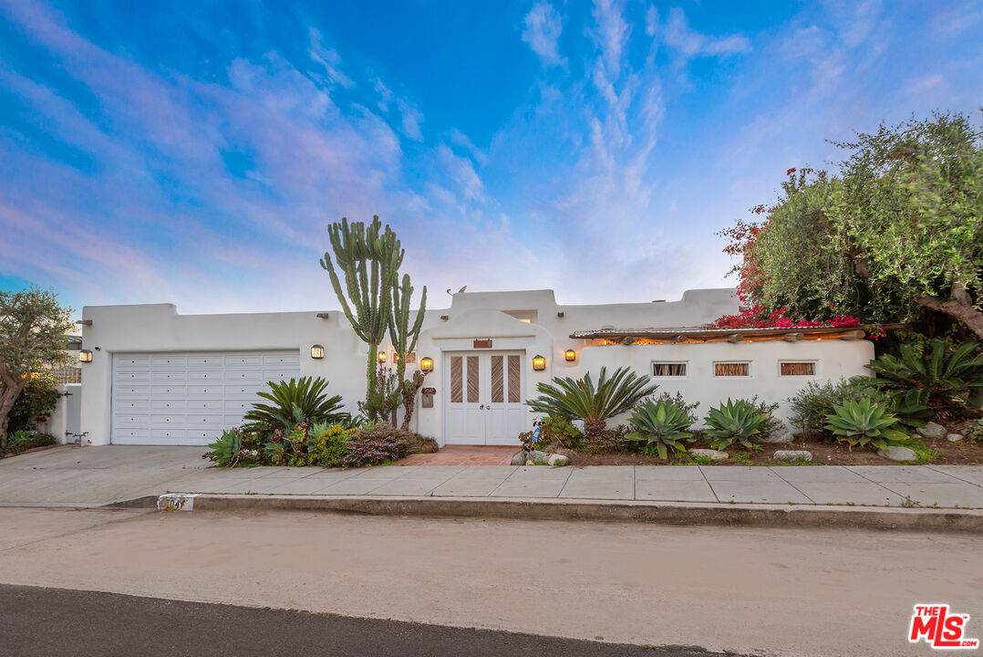 7047 Vista Del Mar Ln - Photo 1