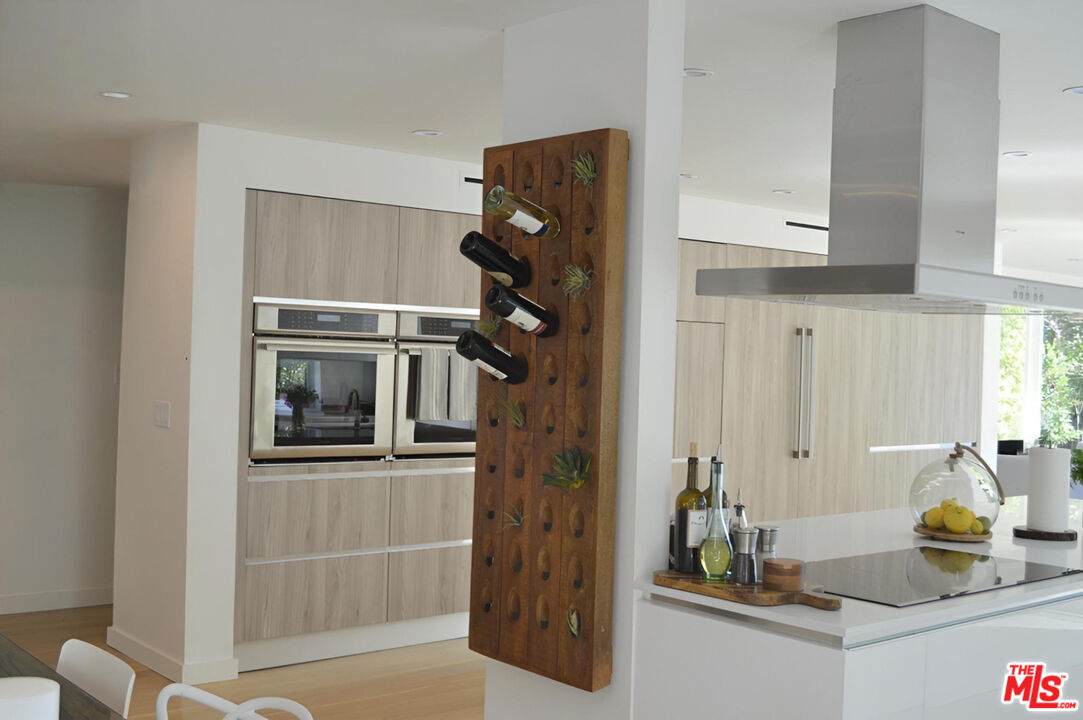 2248 Greenfield Ave - Photo 1