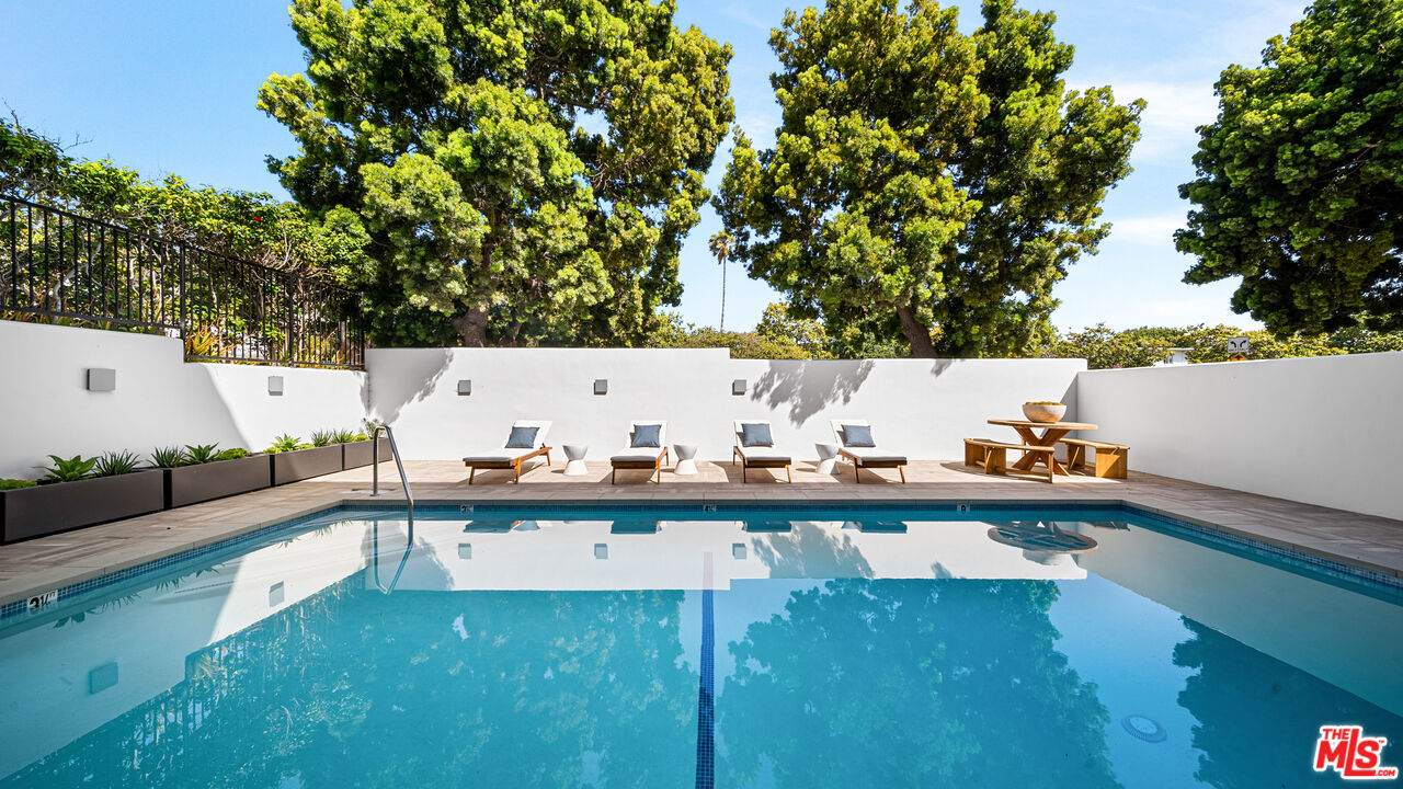 153 San Vicente Blvd - Photo 1