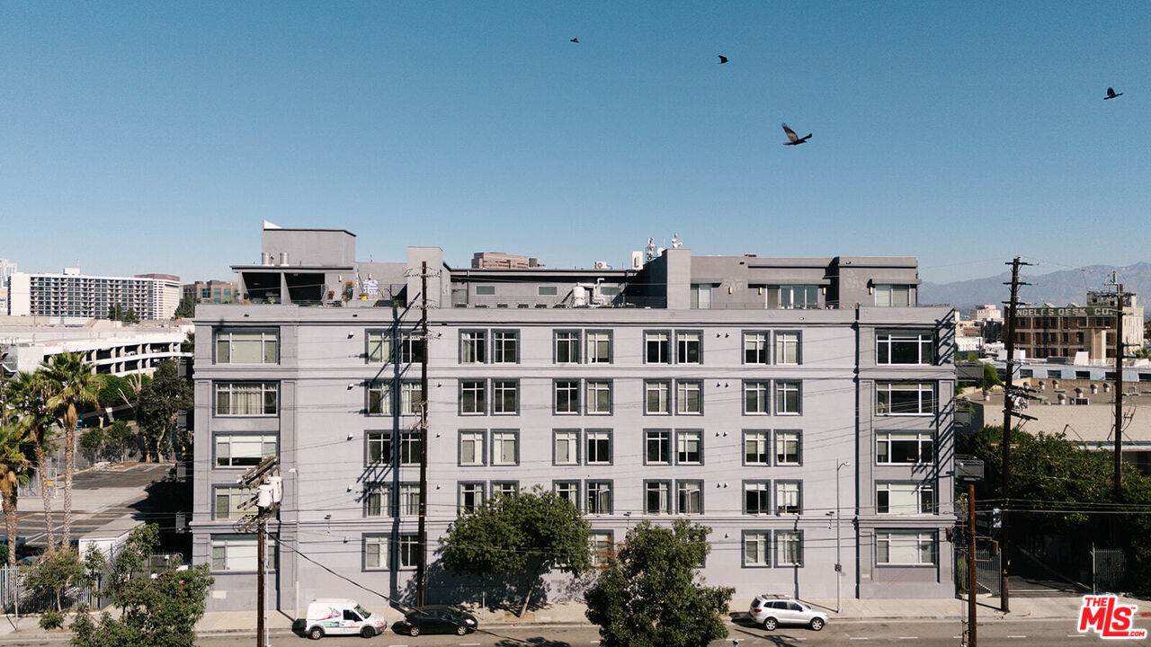 825 4th St - Photo 1