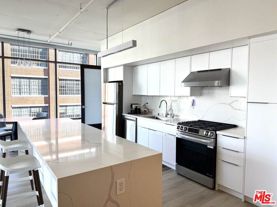 1100 Hope St - Photo 1