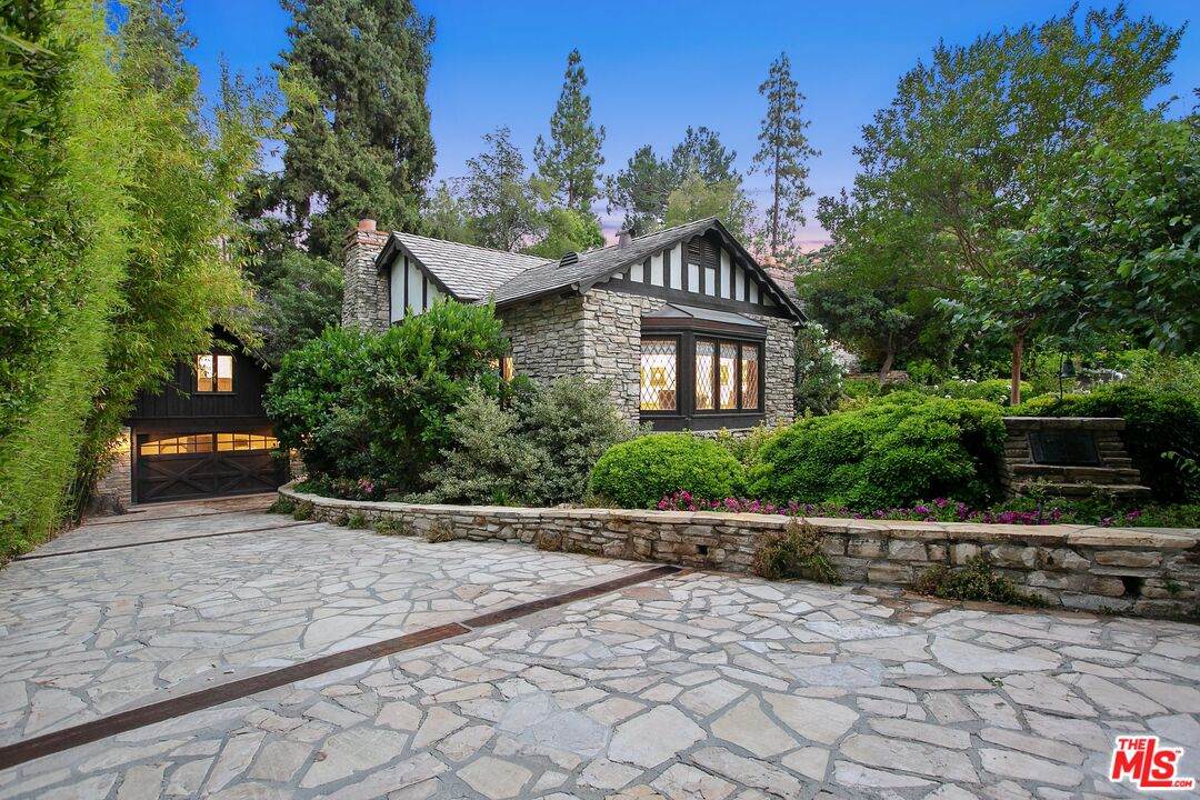 4880 Queen Florence Ln - Photo 1