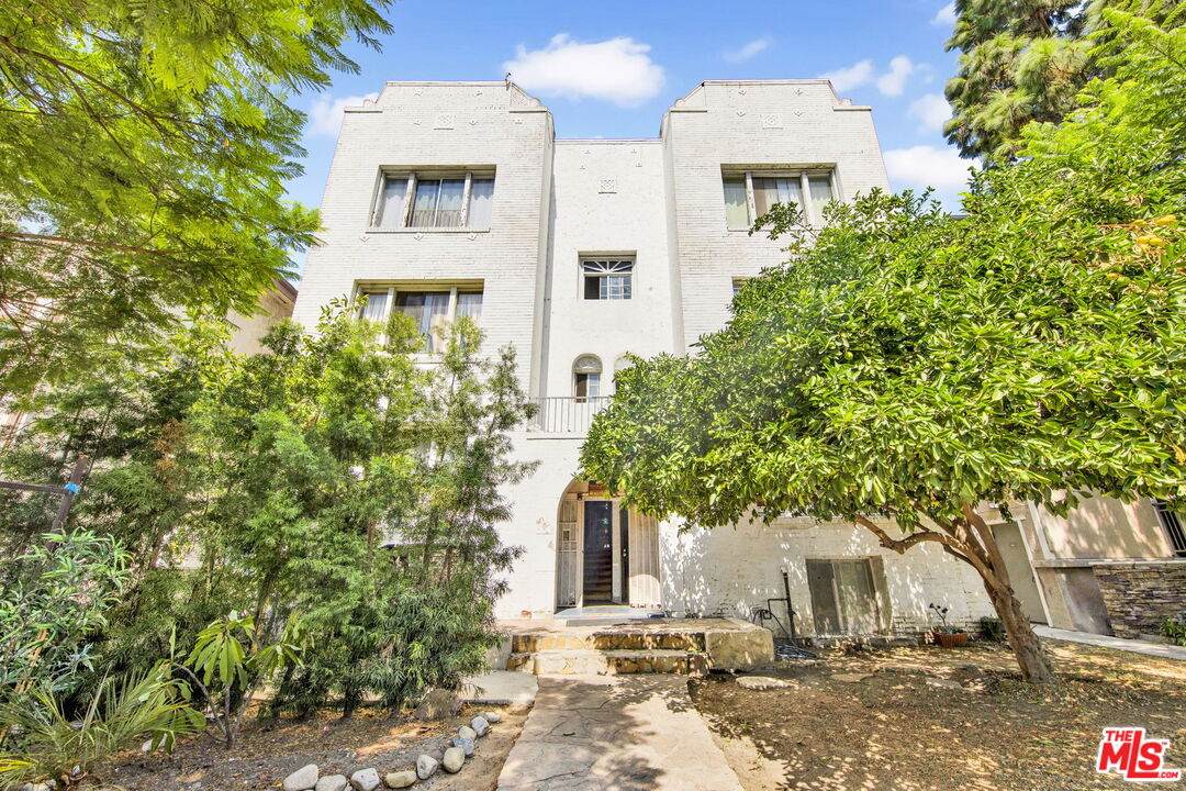 225 Garfield Ave - Photo 1