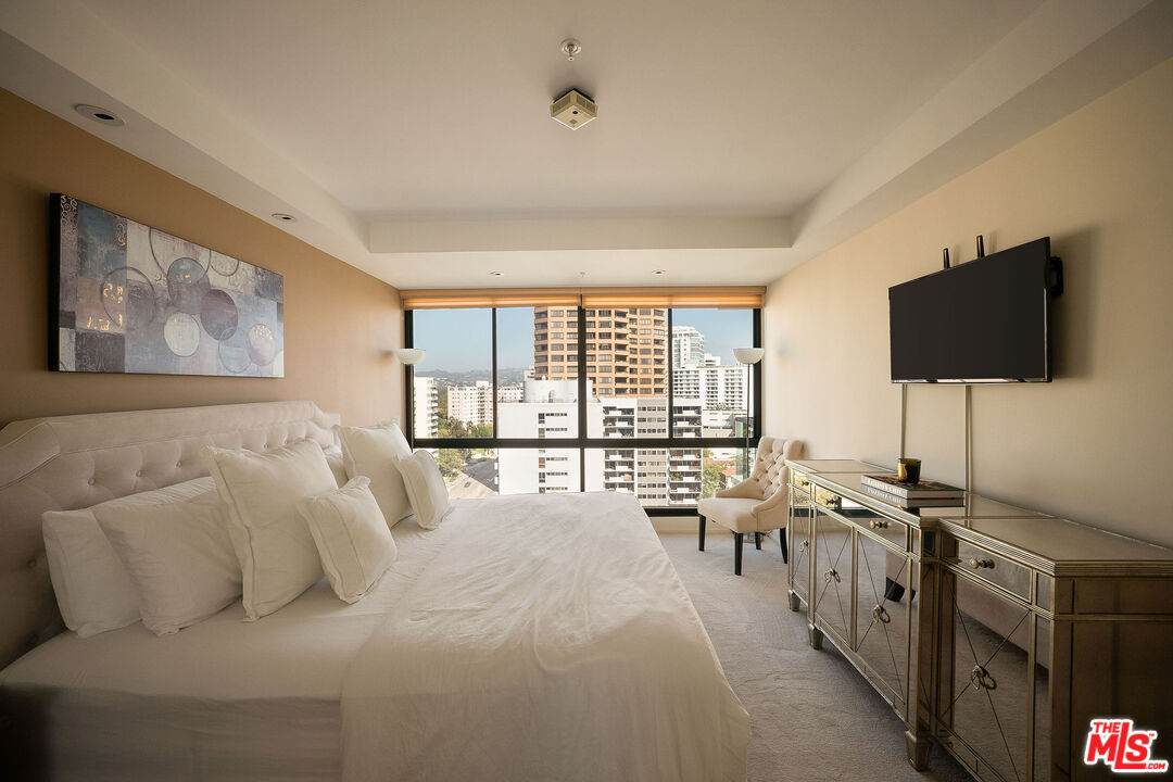 10490 Wilshire Blvd - Photo 1