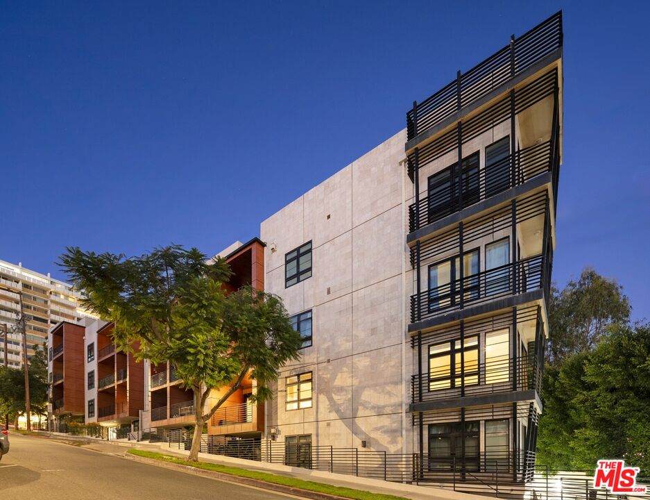 8788 Shoreham Dr - Photo 1