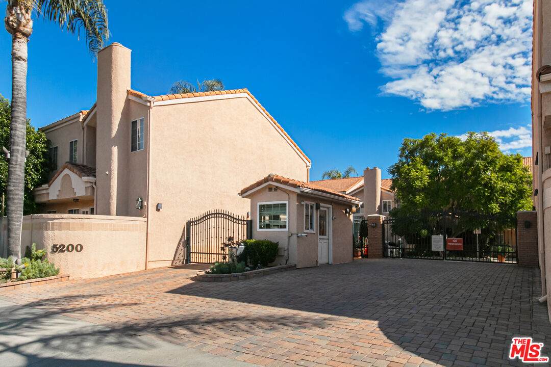 5200 White Oak Ave - Photo 1