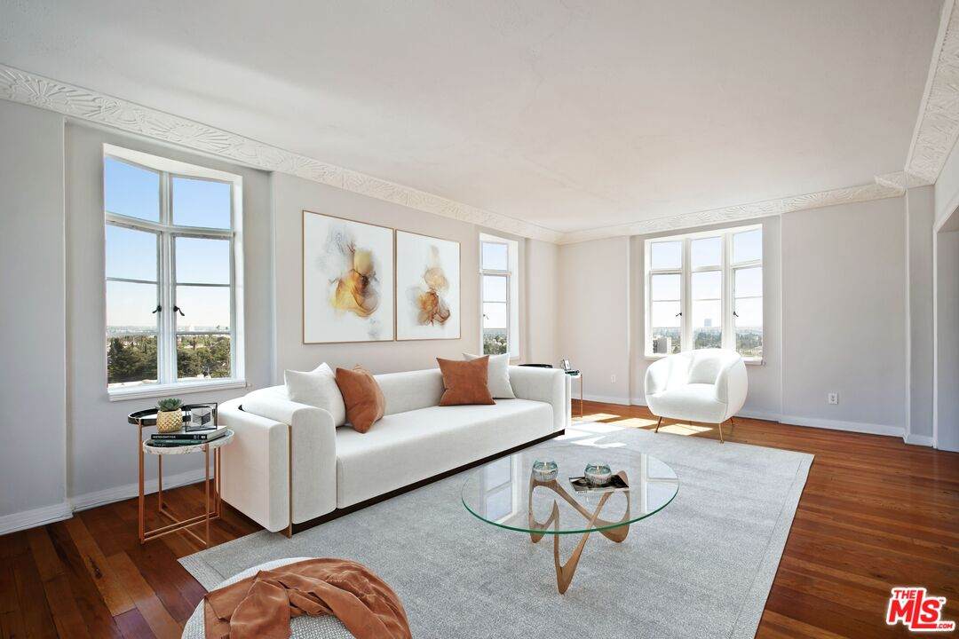 1314 Hayworth Ave - Photo 1