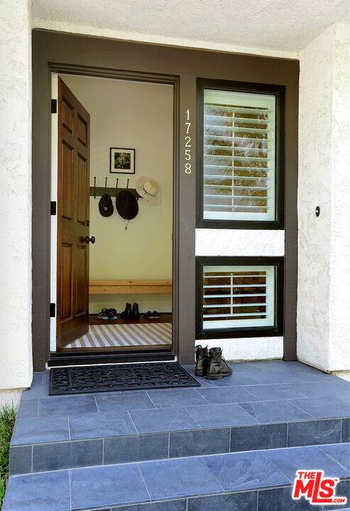 17258 Palisades Cir - Photo 1