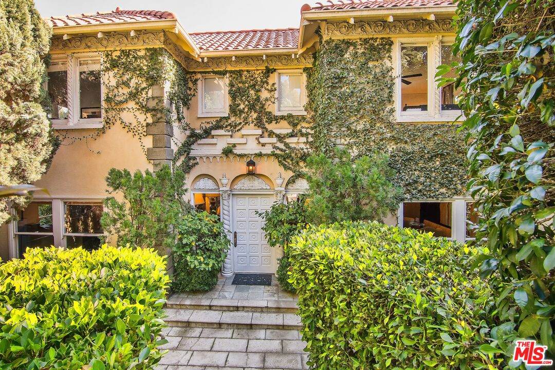 2022 Whitley Ave - Photo 1