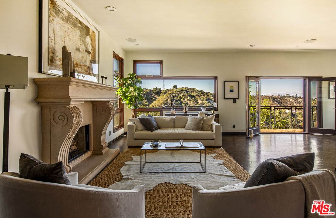 2125 Kew Dr - Photo 1