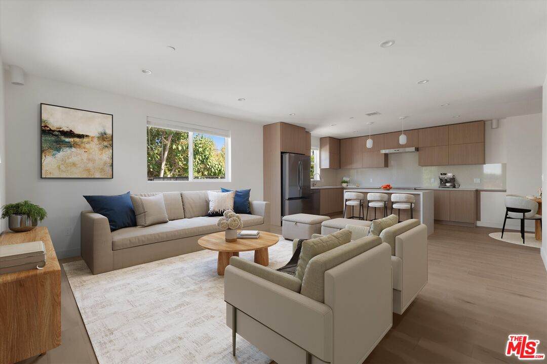 15211 Morrison St - Photo 1