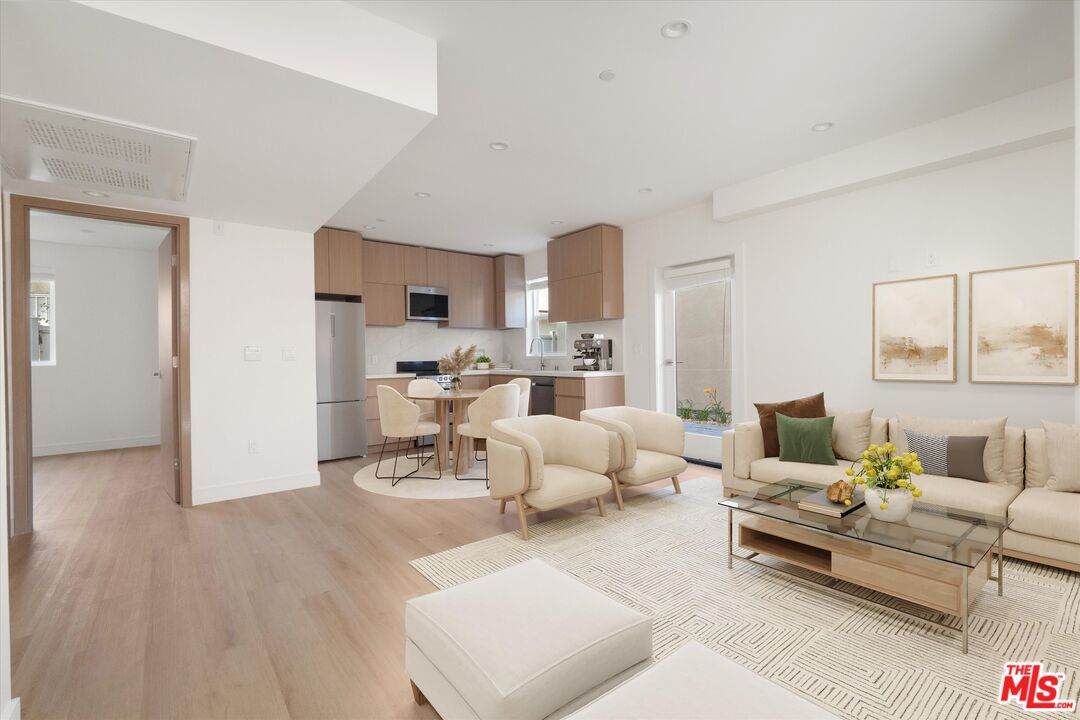 15207-1/2 Morrison St - Photo 1