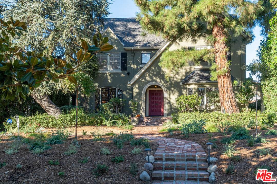 149 Van Ness Ave - Photo 1