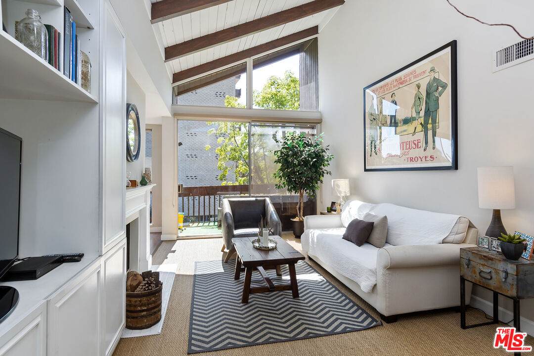 1340 Beverly Glen Blvd - Photo 1