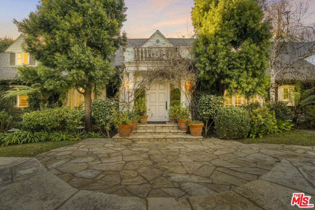 821 Whittier Dr - Photo 1