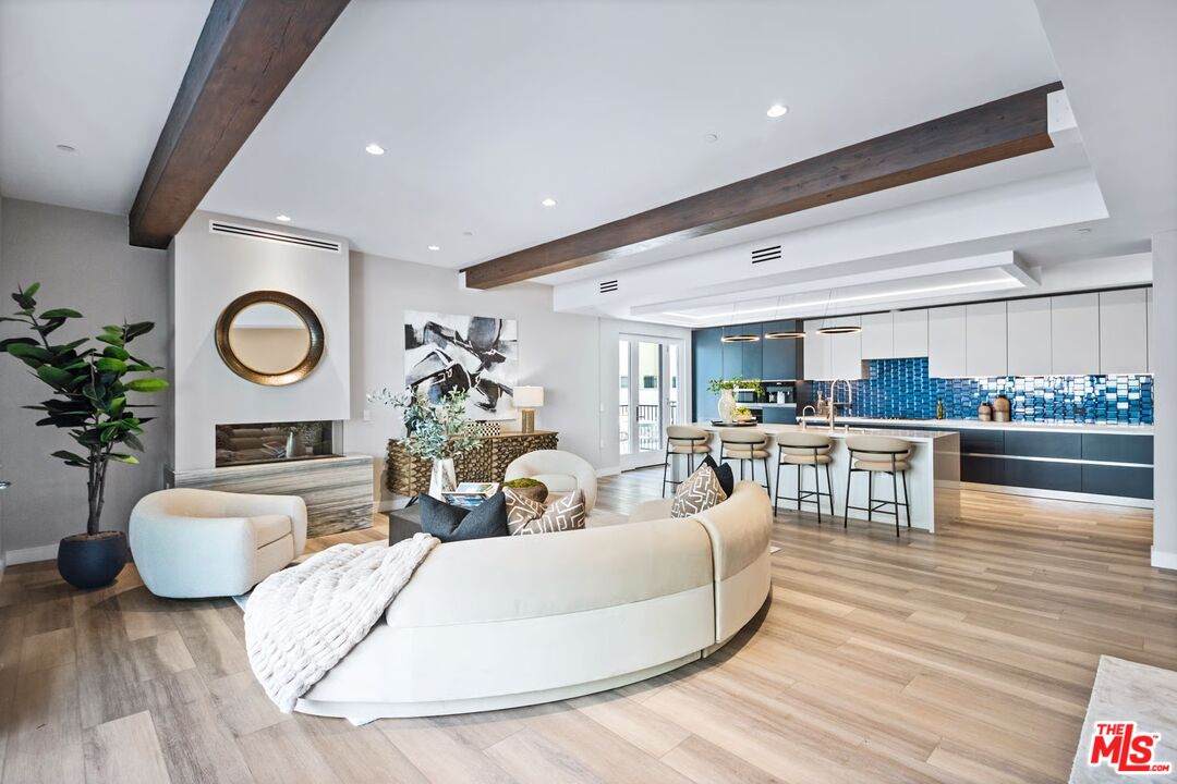 160 La Peer Dr - Photo 1