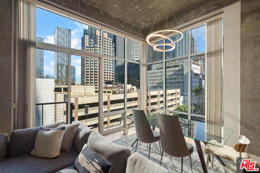 645 9th St - Photo 1