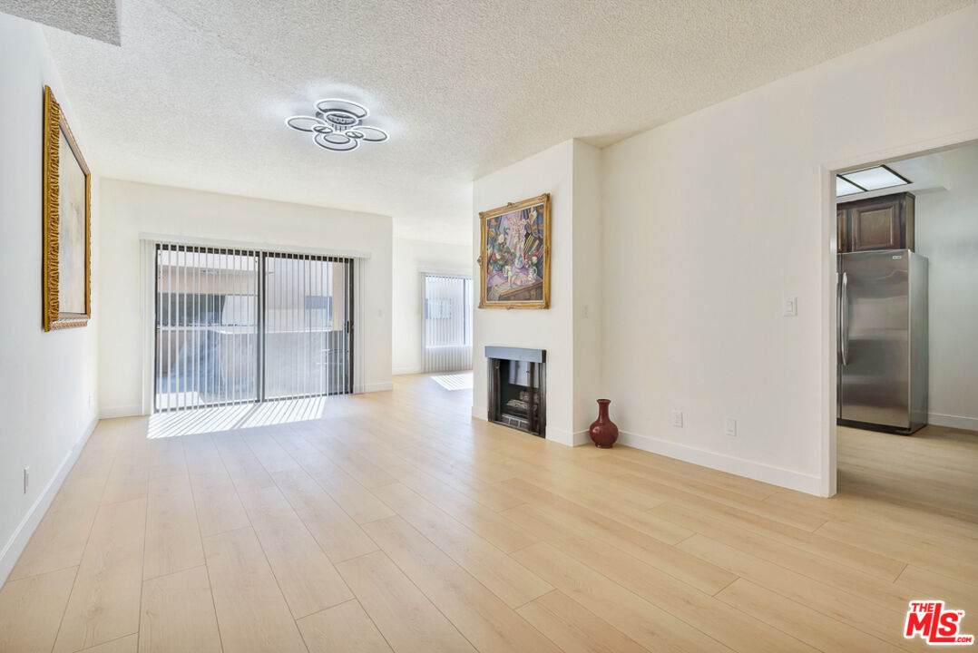 1727 Bentley Ave - Photo 1