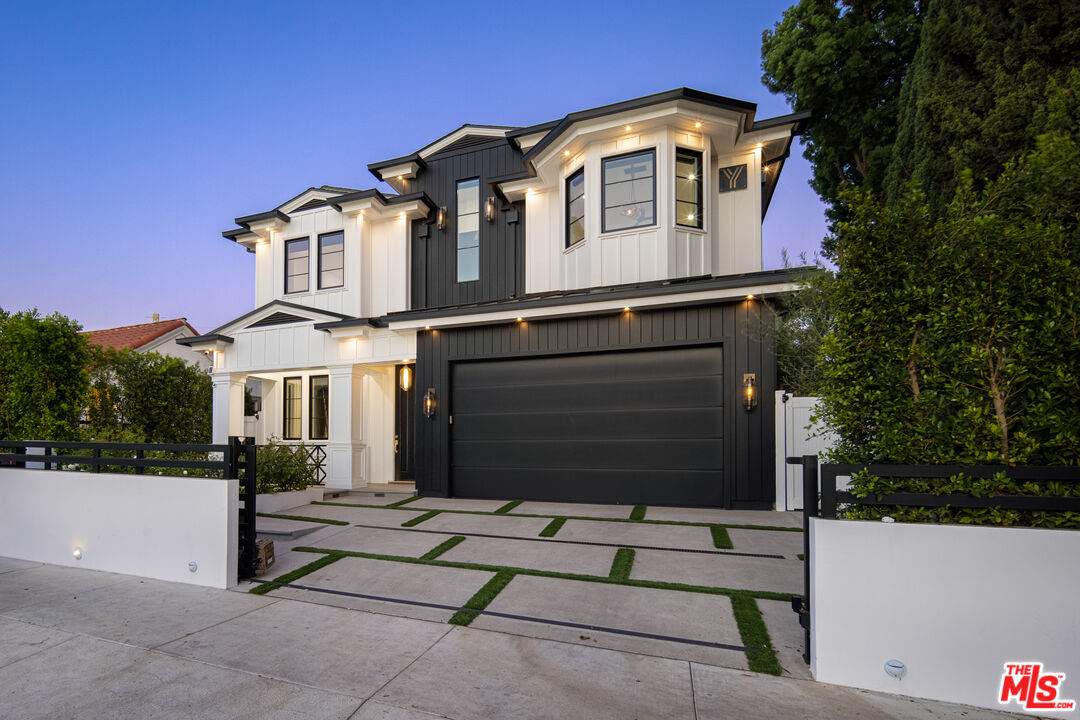 806 N Gardener St - Photo 1