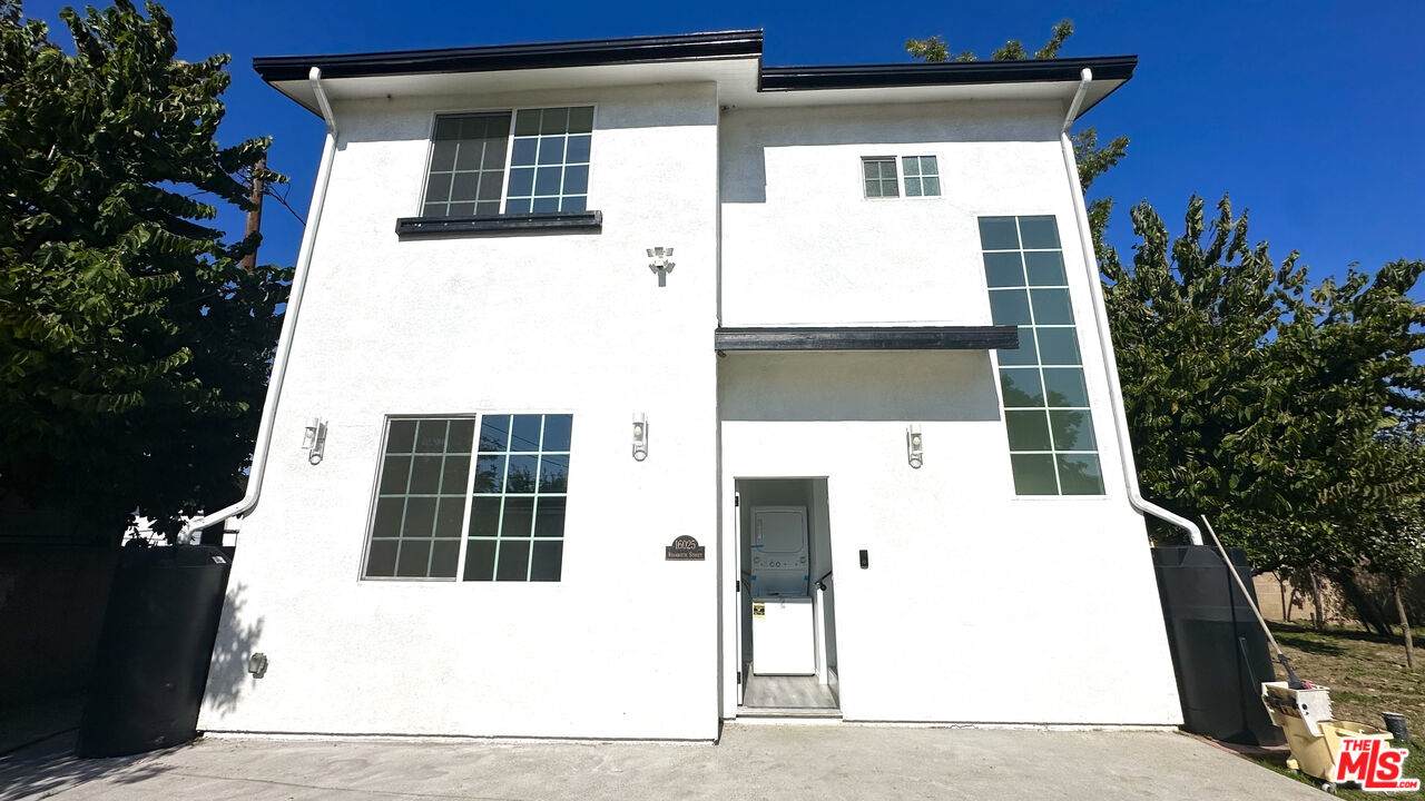 16023 Wyandotte St - Photo 1