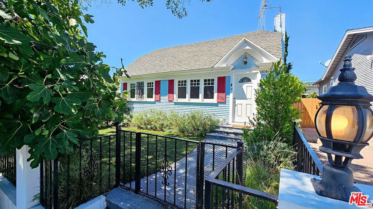 1209 Genesee Ave - Photo 1