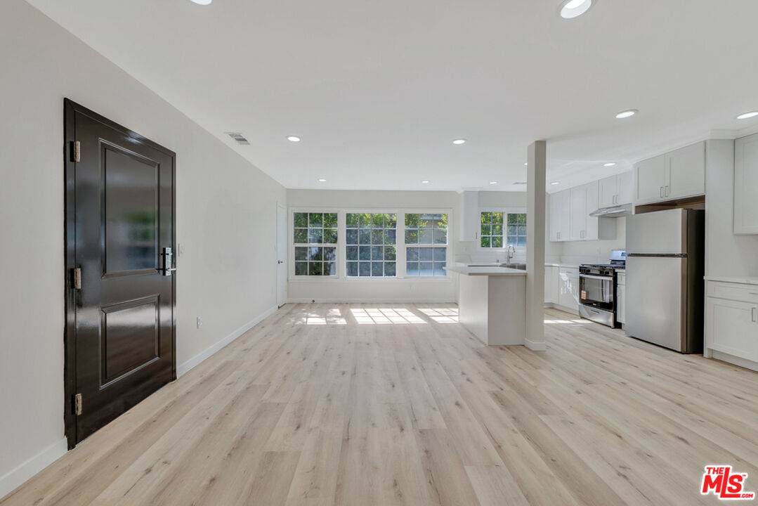 853 Bedford St - Photo 1