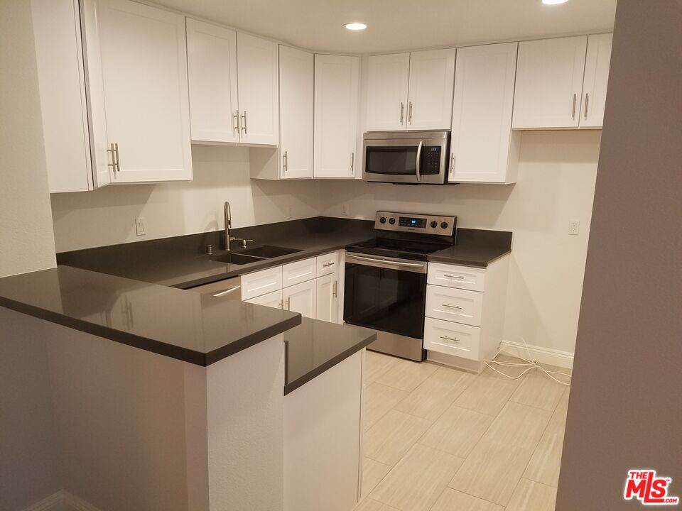 827 2ND St - Photo 1