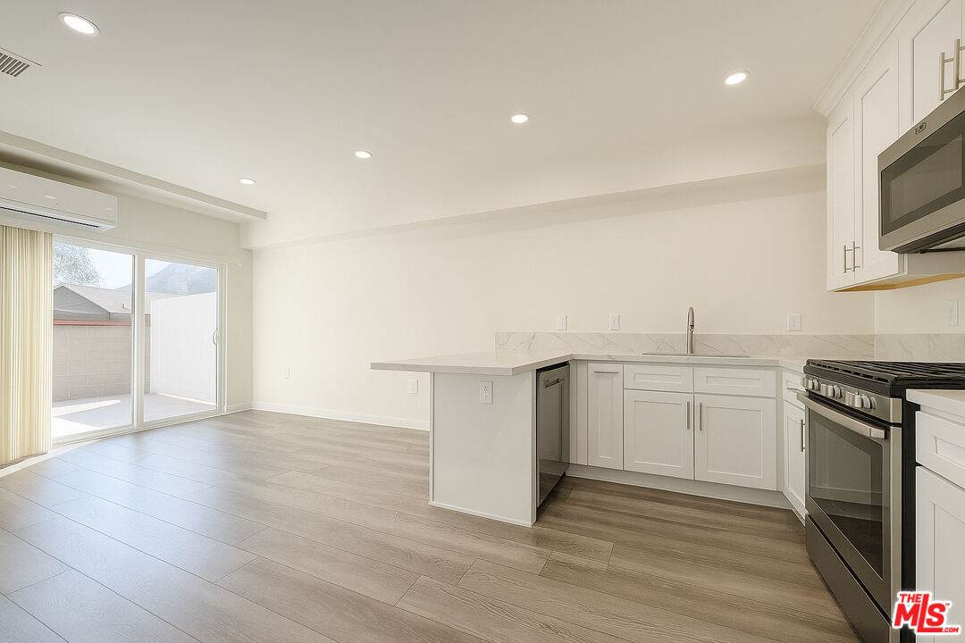 5244 Whitsett Ave - Photo 1