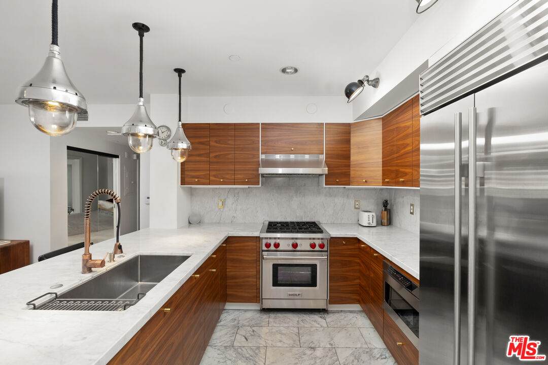 159 Green St - Photo 1