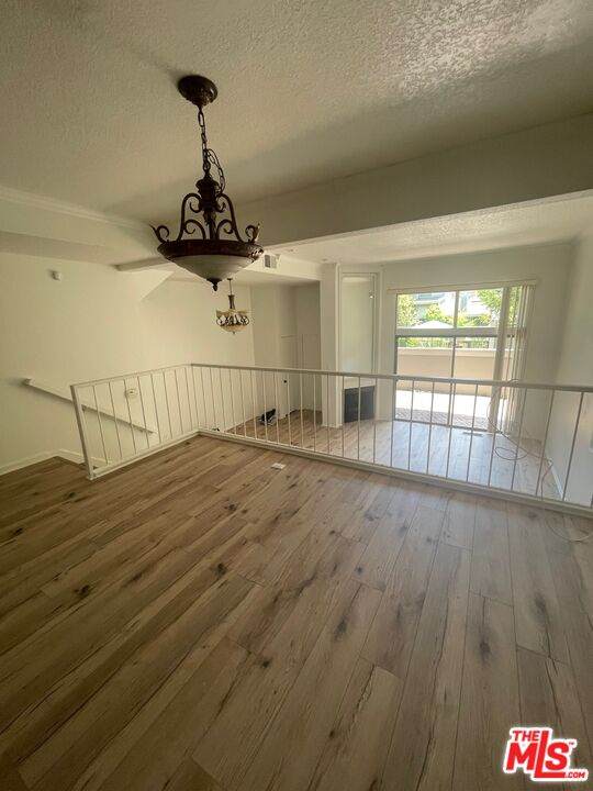 4305 Redwood Ave - Photo 1