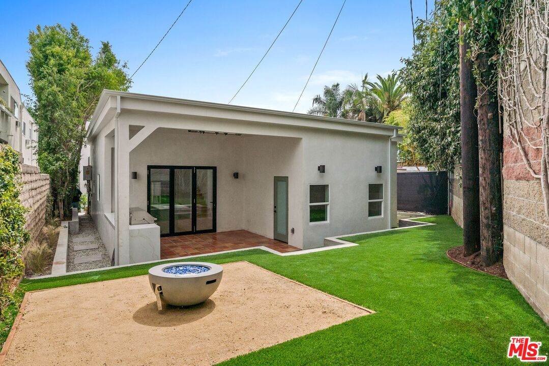 8589 Rugby Dr - Photo 1